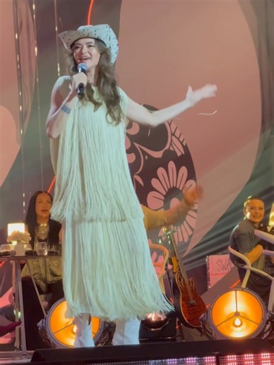 81K views · 1K reactions | Łapcie lato z Anna Rusowicz ! "Hej, dogonię lato" z koncertu przebojów zespołu 2 plus 1 - włączcie TVP2 李 | Telewizja Polska | Facebook