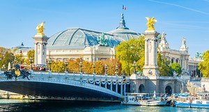 Tour Auto 2026 : plus de 230 voitures de légende s’exposent à Paris avant de traverser la France