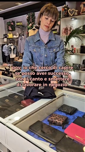Sto cercando di capire se il canto è una mia dote nascosta o se domani torno serenamente a lavorare in negozio 🎤😂 #reelitalia #vitavera #sognivspaghette | Vanity - Calzature e Accessori Moda