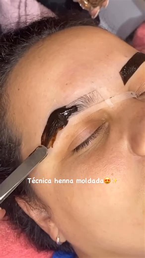 BF Sobrancelhas - Design on Instagram: "Já testou essa técnica?😍 Vídeo satisfatório🤌🏻 By: pryscilamoraes_beauty ⁣ 🎓Sua chance de se tornar uma GRANDE PROFISSIONAL de Sucesso CHEGOU👇🏼 ✅ Cursos HOJE a partir de R$27,00 Corre no link que está na nossa bio @bfsobrancelhas 👈🏻 ⁣ #sobrancelhasdefinidas #sobrancelhasperfeitas #designdesobrancelhas #microblading #sobrancelha #eyebrows #micropigmentação #sobrancelhas #designerdesobrancelhas #