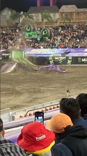 PERFECT Freestyle Ending! #gravedigger #monsterjam #monstertruck #monstertruck #crash #truck #cars