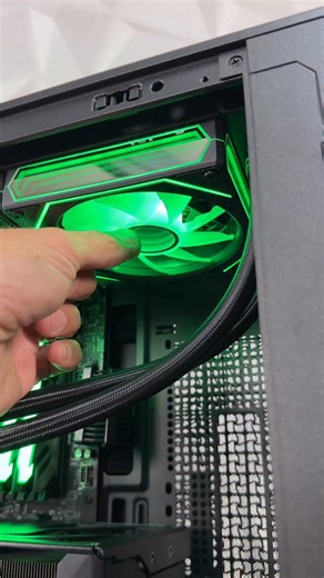 Some peelz for a change… This is @gamemax_global CLAW 460 BK paired up with their AIO called ICEBURG 360 DIGITAL BK. Cool combination with compact size. This case can fit a 360 at the top and has pre-installed four Tornado T14 ARGB PWM fans which are pre-connected to a controller at the back. Back side, clean and easy cable management and in general loads of space for 420mm GPU, 175mm CPU cooler and 240mm PSU. All details and performance can be found on my channel with the latest video. ••••••••