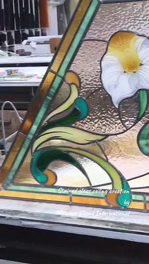 Création en cours d'un plafond en vitrail art nouveau pour une brasserie parisienne. Premier panneau monté au plomb. Quelques petites retouches couleurs vont être apportées afin de coller au mieux à l'environnement du lieu dans lequel le plafond sera installés. Stay tuned pour le montage des panneaux suivants. N'hésitez pas à nous contacter, devis et interventions rapides ! #madeinfrance #vitrail #workinprogress #artisanat #art #vitraux #stainedglass #stainedglassart #artnouveau