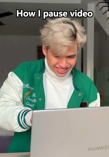 How do you guys pause videos?