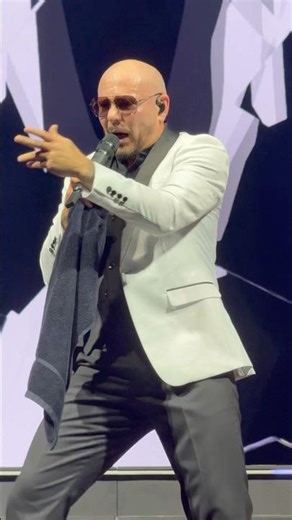 Front Row at Pitbull — Culo