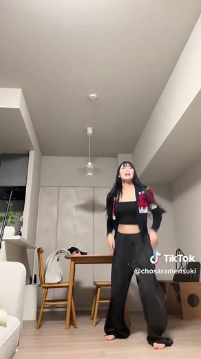湿布を大量に貼ると痛みは治る？試してみた感想｜BABYMONSTERカバー