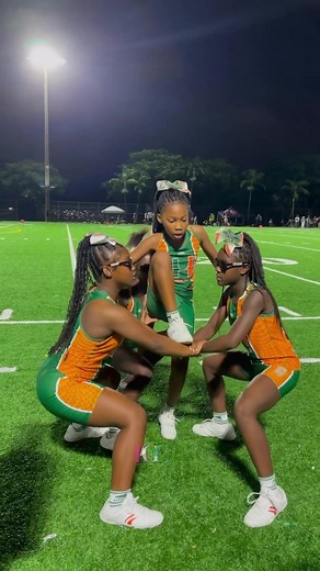 💚🧡💚 #BlackGirlsCheer #ToeTouchTuesday #ToeTouch #BasketToss #GOALS #Repost @_otm.trendsetters | Black Girls CHEER