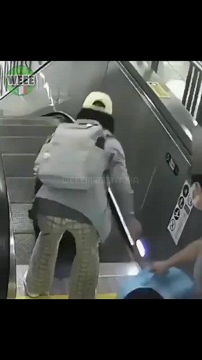 #weeememeitalia #escalators #funny #moment #wii #sport #bowling #parody #nintendo #funnyvideos #luggage #strike