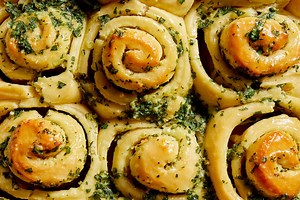 Garlic-Swirl Rolls