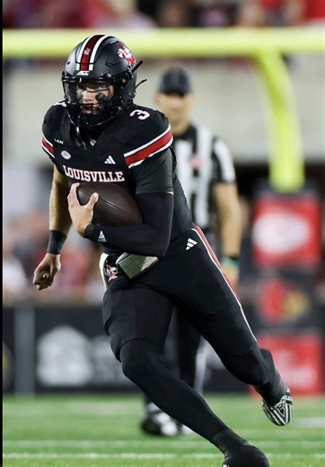 LK3 lead the Cards to their fourth win of the season 👊 Lincoln Kienholz completed 11 of 15 passes for 140 YDs while adding 40 rushing YDs and 2 TDs on 9 carries @Dr Pepper @Louisville Cardinals #louisville #louisvillecardinals #collegefootball #ncaafootball #accfootball
