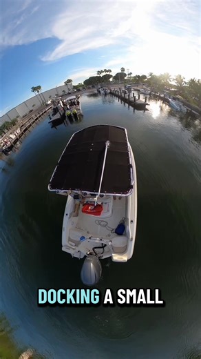 Docking a single-engine boat doesn’t have to be stressful when you follow a simple step-by-step approach. ⚓️ Here’s a reliable technique we teach during our hands-on lessons: 1️⃣ Approach the dock at a slight angle with slow, controlled speed. 2️⃣ Secure the bow line first to create a pivot point. 3️⃣ Turn the wheel toward the dock and apply gentle reverse thrust. 4️⃣ The boat will pivot on the bow line, allowing the stern to swing alongside the dock. This technique gives you more control and wo