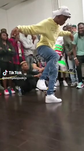 Incredible Flying Dance Moves in Memphis Jookin Performance