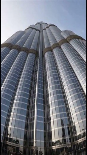Climbing the Burj Khalifa.Beginning#extreme #emirates #burjkhalifa #climbing #Alex