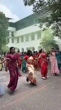 Kurchi Madatha petti song