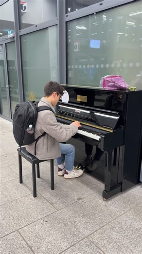 Spotted at the Cardiff Bus Interchange, a beautiful tune being played on the community keys. The piano, which was originally placed in Central Station thanks to a donation from TV show @thepianouk, is free for anyone to play 🎹 🎶 | Cardiff Life Magazine