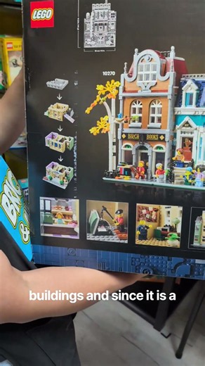 Protect and serve your LEGO® city! 👮‍♂️🚓🏬 #lego #legomodular #legopolice #policestation #legocity
