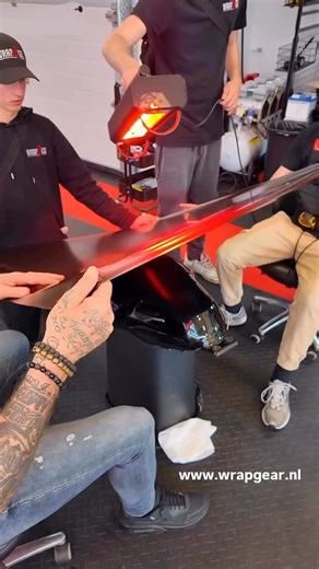 Fast wrapping fuel tank by @wrapandgo_nl #wrap #motorwrap #wrapgear #thebesttoolsinoneshop #carwrap #carwraps #carwrapping #carwrappers #carwrapsolutions #carwraprevolution #car #supreme #quality #professional #toolshop #carwraptools #carwrapspecialist #toolfreakz @wrapgear.nl | WrapGear.nl