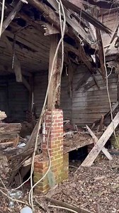 Super creepy old abandoned barn!