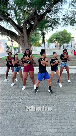Throw your bikini (The dance of the moment) 💃🕺