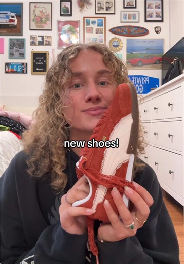 enjoy me obsessing about my new shoes for a minute and 17 seconds 🫰