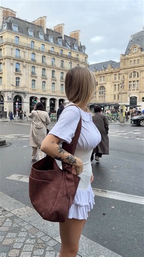 Romane, pour les intimes* on Instagram: "publicité ⋆ btw, ces 3 nouveaux coloris de nos sacs “Mignon” @glace.studio seront à vous demain à 10h !!!!!  Commandez-les au plus vite pour les avoir sous le sapin  Dites bonjour à :  Chocolat : la couleur trendy du moment ‍⬛ Nuit : le sac gris foncé parfait pour l'hiver  Praliné : le sac camel par excellence Alors, vous le préférez dans quelle version ? #clubglace"