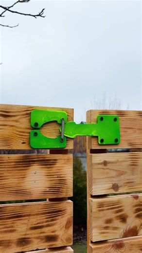 The Most Satisfying Latch Ever? 🟢👀