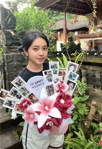 bloom box with polaroid 🌸✨ dm @flo.dyea (ig) for order 💌 based in Ubud | Bali 🌺 #floristubud #buketkawatbulu #buketjumbomurah #bloombox
