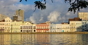 “Em Recife” ou “no Recife”: qual é o certo? | Dúvidas de português