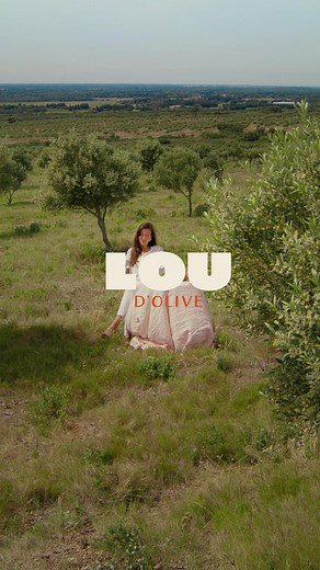 🥺C’est avec une immense joie que je vous annonce la sortie de mon huile d'olive bio AOP, Lou d'Olive. @Lou d'Olive Un projet sur lequel je travaille depuis plus de 8 mois, né de l'envie d'être sur vos tables et dans vos assiettes et de mon puissant amour pour l’huile d’olive, ingrédient principal de mes recettes J'ai hâte de vous en dire plus, dès demain.🧡elle sera disponible le 21.06.2026🥺