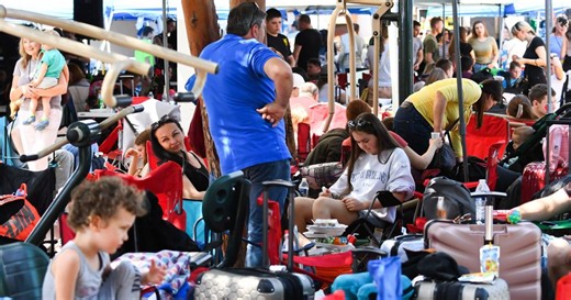 Ukrainian refugees arrive at southern border