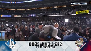 444K views · 9.2K reactions | Freddie running over to hug Jeter and the crew 凉 | MLB on FOX | Facebook