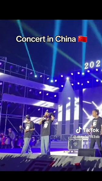 Kuv hlub neb - Hmong Rapper Concert in China