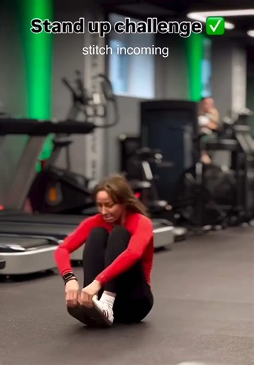 literally could not believe how hard this was. Keeping my knees and feet together was the real challenge. I finally got it on the last one but wow 😂 • • • • • #strongmom #momsoftiktok #fitchallenge #girlswholift #mobilitychallenge