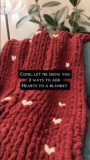 Easy ways to add heart design to chunky blankets! #chunkyknit #knitting #handknitting #blanketlove