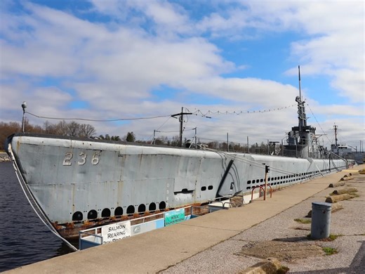 I toured the USS Silversides, a World War II submarine that sank 23 enemy vessels and earned 12 battle stars. Take a look inside.