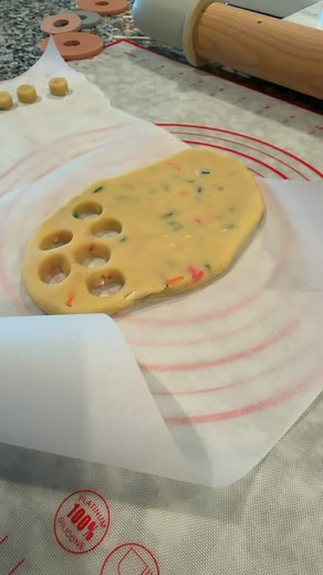 Tiny treats for your favorite little elf! ✨ Made some mini cake pops just the right size for Elf on the Shelf because Christmas magic tastes even sweeter in bite-size! #cakepops #minicakepops #elfontheshelf | Sara Riofrio-Tobin