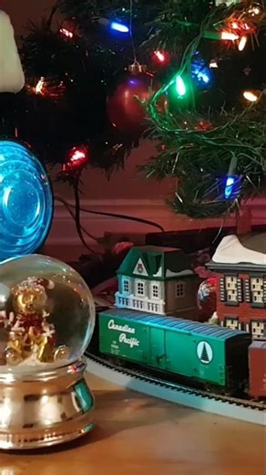 Christmas Tree Train 2025: Canadian Pacific edition.