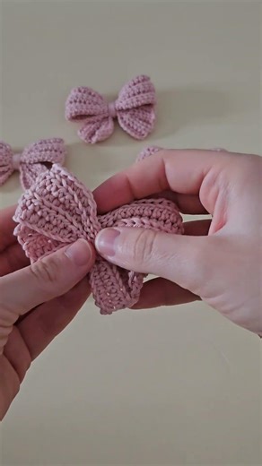 Lazo a crochet🎀Mira el tutorial completo en mi canal de YouTube #crochet #diy #hechoamano #handmade