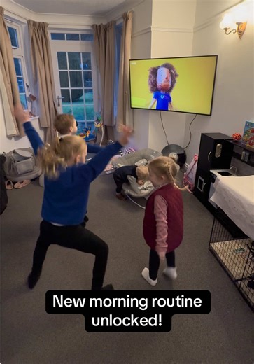 New morning routine before school… A bit of exercise with @The Body Coach 😁 @cbeebies #joewicks #exercise #cbeebies #family