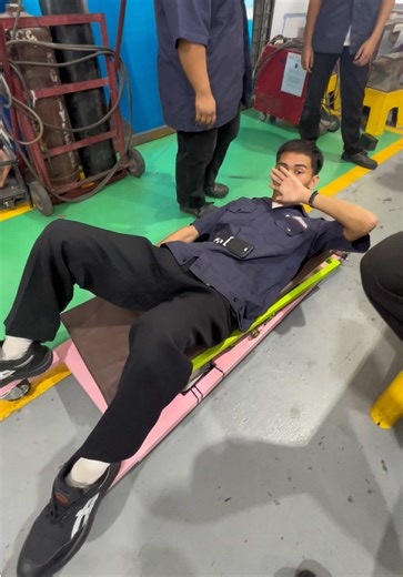 Noob vs Pro vs Hacker Showdown