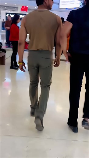 Public Reactions to Bodybuilders at the Gym