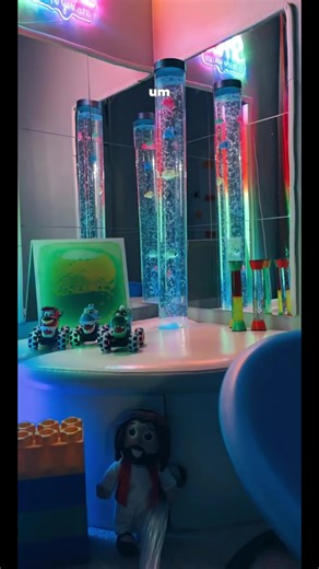 Aquarium Sensory Fish Bubble Light Tube with 16 LED Color Changing Calming Nightlight Effect, Remote Control, and 5 Fishes, Colorful Floor Standing Lamp for Kids and Adults (4 feet) for Home