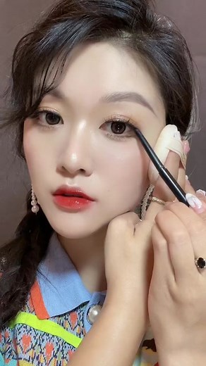 Achieve Big Shiny Eyes with This Makeup Tutorial!