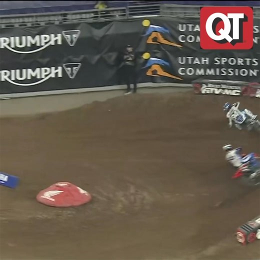 Kenny to the lead! 🙌 Monster Energy 450 main event LIVE fueled by QuikTrip 🎥 #SupercrossLIVE #SMX | Supercross