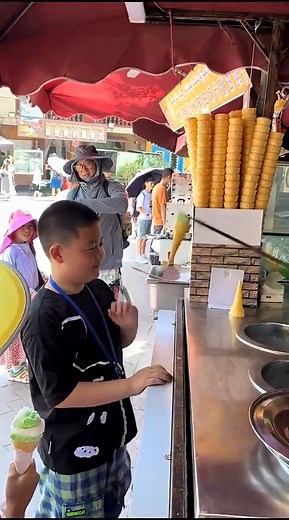 "Never Mess With a Turkish Ice Cream Seller 🍦" | Mr.mee100