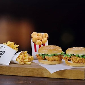 242 reactions · 63 shares | Ça, c'est un repas qui donne envie de mettre les bouchées doubles. 襤 Le Repas pour 2 à 9,99 $. | PFK Quebec | Facebook