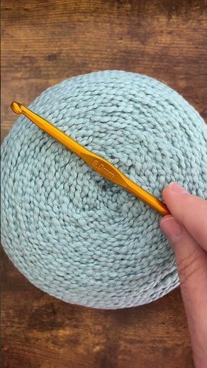 Crochet shell Baby cardigan - Easy crochet projects for beginners #babyclothes #babyshower #cardigan