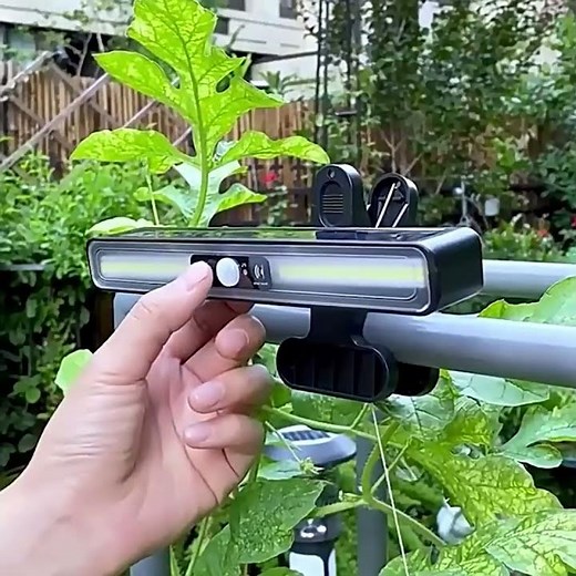 clip on solar gutter light with motion sensor