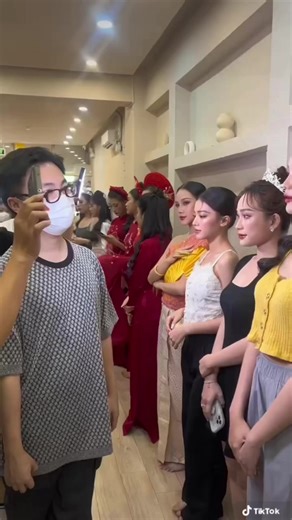 864 reactions · 12 shares | Xem thêm phần sau & nhiều nữa các video đáng yêu của bạn tại đây nè https://vt.tiktok.com/ZSN5aH8BF/ . Và mọi người ơi đừng quên khoá duy nhất T12 còn lại trong năm chỉ còn vài slot #makeupchuyennghiep #hocmakeup | Hiwon Makeup & Academy | Facebook