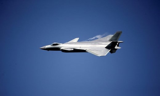 China debuts new J-20 stealth jet fighter – video